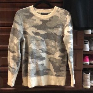 Banana Republic Camo Sweater/Size SM
